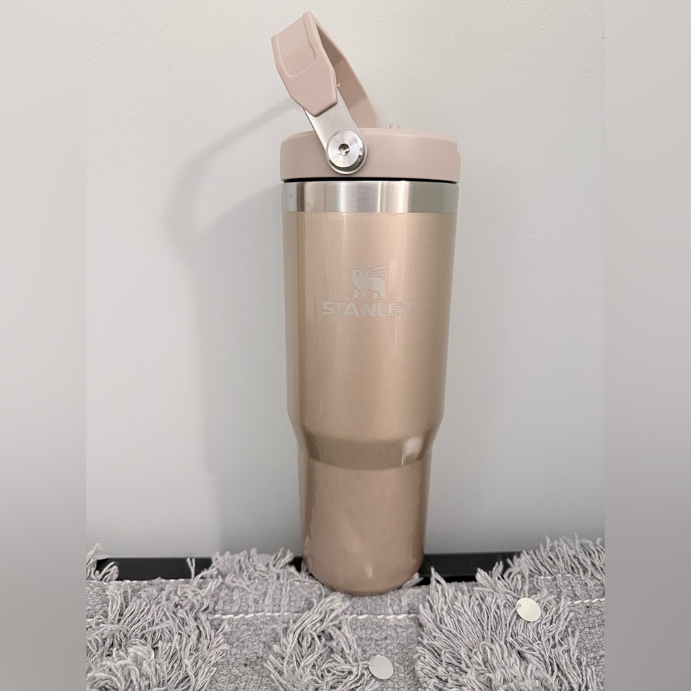 Stanley Stainless Steel IceFlow Flip Straw Tumbler 30 oz - Picture 2 of 4